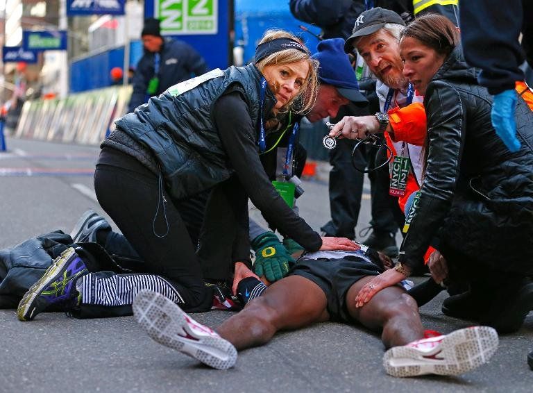 Doble campeón Olímpico Farah sufre desvanecimiento en Media Maratón de Nueva York