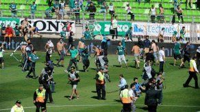 Violentos incidentes empañan Wanderers-Colo Colo en Chile