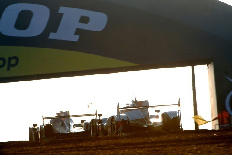 El Toyota de Pechito López sigue por delante de Alonso en Le Mans