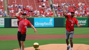 NBA: Jayson Tatum y Matthew Tkachuk se reunieron en el Busch Stadium