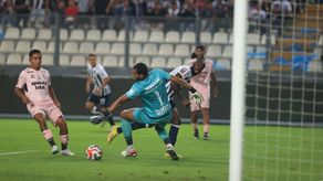 Cecilio Waterman sale de la cancha por lesión luego de anotación con Alianza Lima