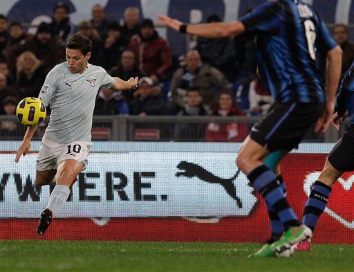 Italia: Lazio gana al Inter y alcanza al Milan en la cumbre