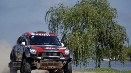 El argentino Terranova gana tercera etapa del Dakar-2015 en autos