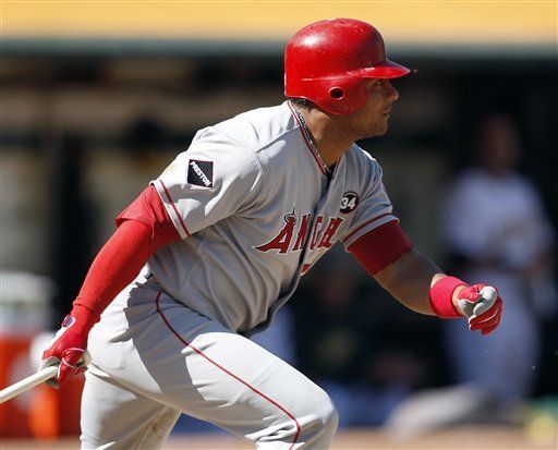 MLB: Angelinos 5, Atléticos 3; Saunders y Napoli generan victoria