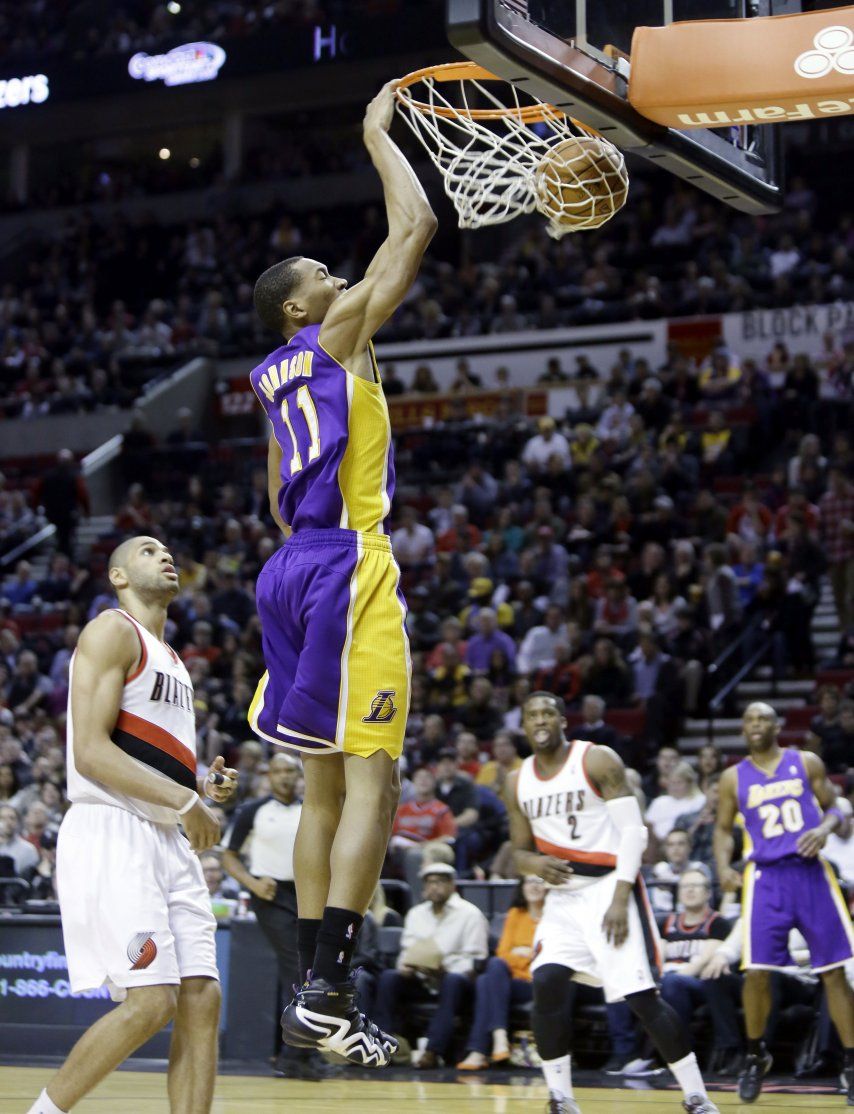 Johnson da triunfo agónico a Lakers