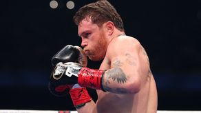 Canelo Álvarez se someterá a cirugía en el codo, según informes de Mike Coppinger de The Ring
