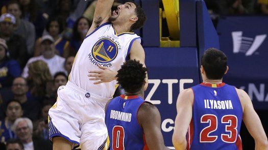 Warriors ganan a Pistons en mala noche de su estrella Curry
