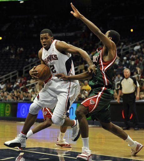 Hawks corta racha ganadora de Bucks; Horford anota 17 puntos