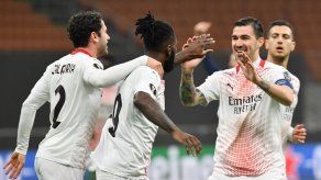 Manchester United y Milan pasan a octavos