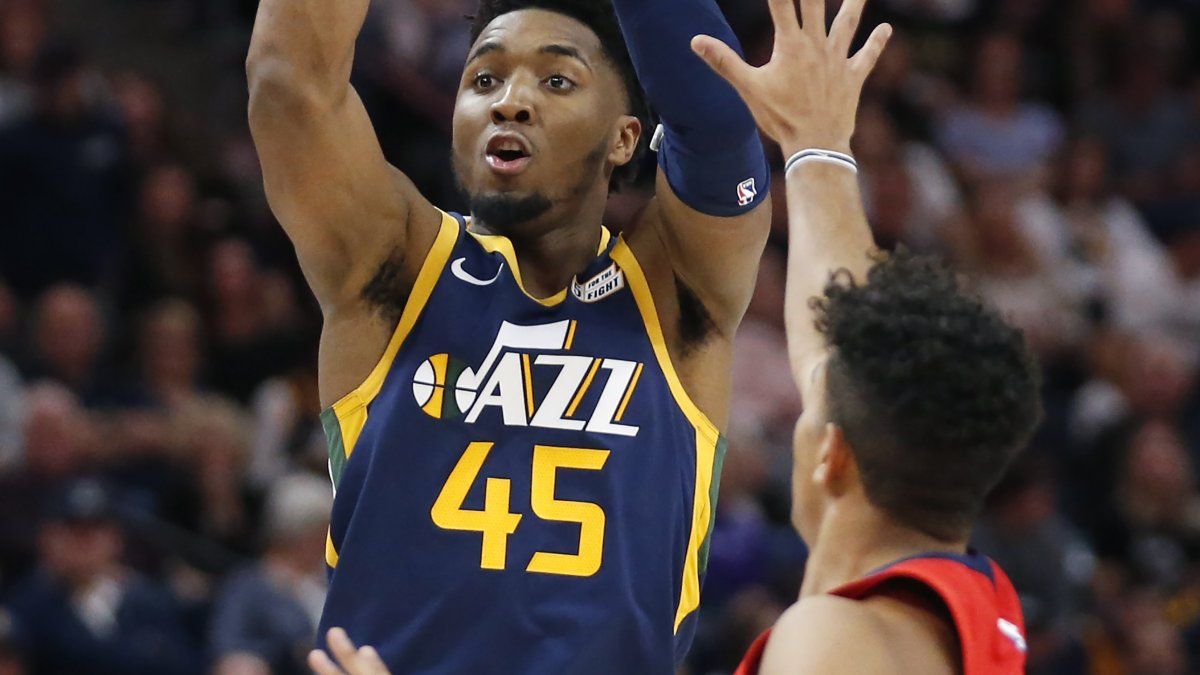 Mitchell anota 37 con Gobert fuera y Jazz se lleva victoria
