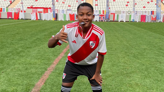 Estevis López, el joven panameño que se coronó campeón con River Plate en Turquía