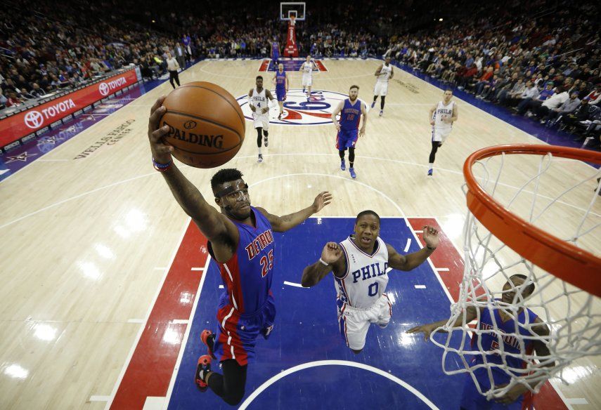 Pistons remontan para vencer a 76ers 125-111