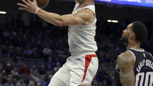 Clippers se aferra al triunfo 121-115 sobre Kings