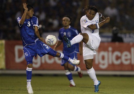 Salvadoreños ruegan por continuidad de De los Cobos