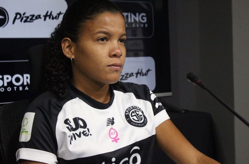 Yerenis De León es presentada con el Sporting FC de Costa Rica