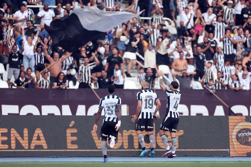 Kadir Barría asiste en triunfo de Botafogo ante Corinthians