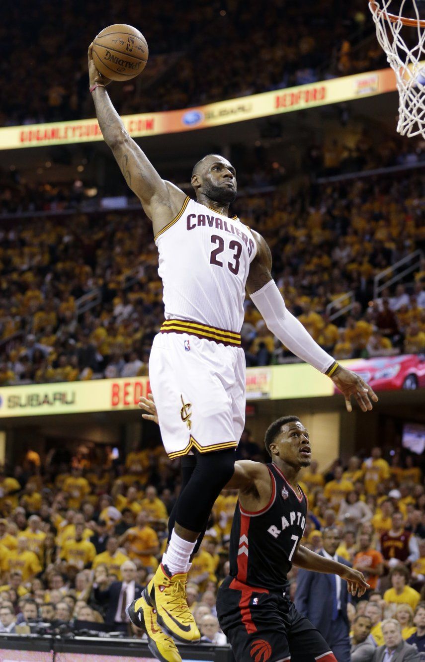 LeBron y Cavs siguen perfectos en esta postemporada