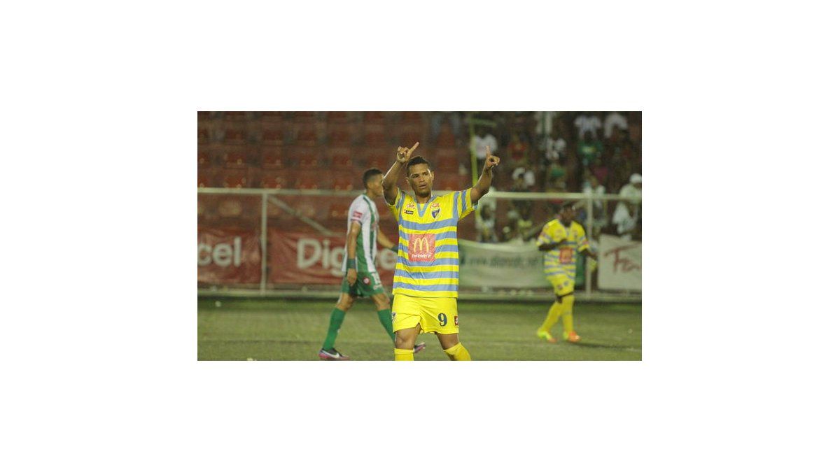 Chorrillo confirma a Rolando Blackburn hasta diciembre