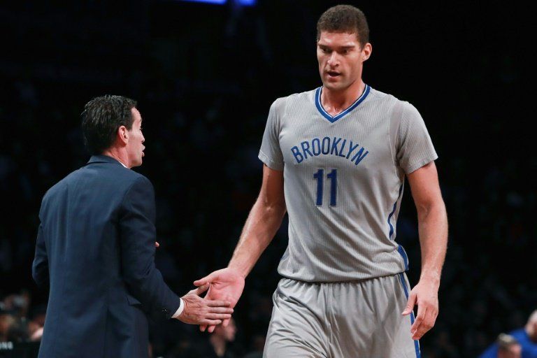DeRozan, Brook Lopez y Harden brillan en la NBA