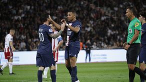 El PSG derrota al Ajaccio con goles de Mbappé y Messi