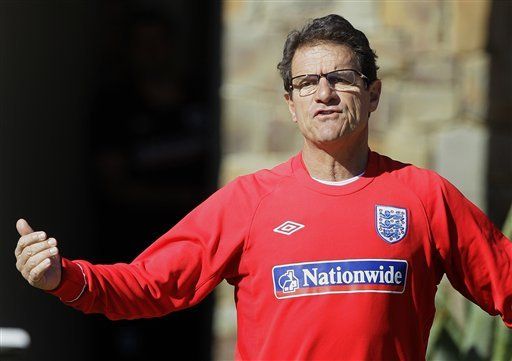 Mundial: Capello molesto con fotógrafos en sede de Inglaterra