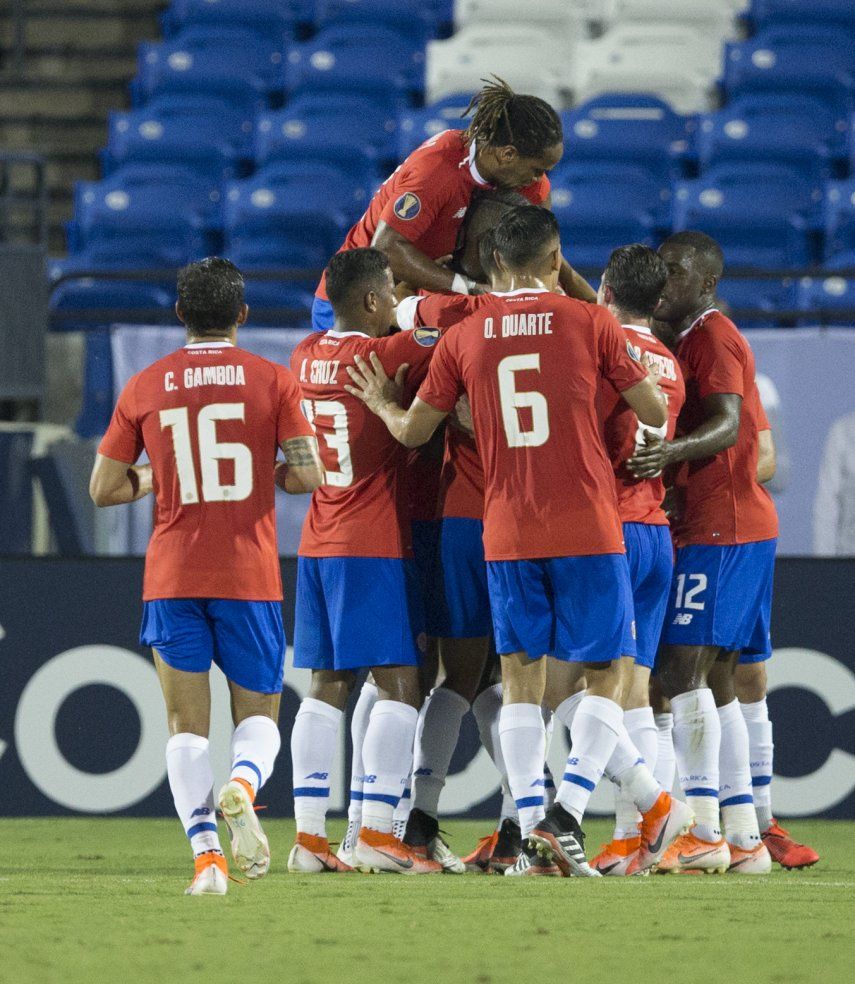 Costa Rica avanza con apuros a cuartos en Copa de Oro