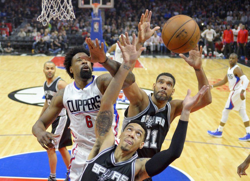 Clippers arrollan a Spurs en último cuarto, ganan 105-86