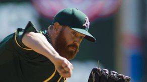 Straily y Fuld guían a Atléticos a la victoria