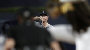 Melville y Rockies superan a Padres 3-2 y rompen mala racha