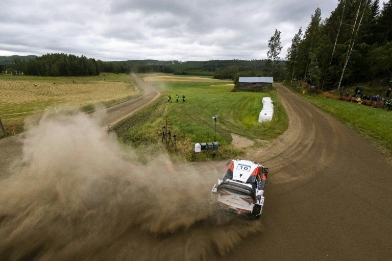 Lucha encarnizada por el liderato del Rally de Finlandia