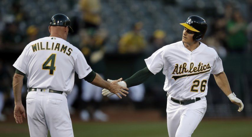 Chapman y Piscotty lideran triunfo de Atléticos ante Rangers