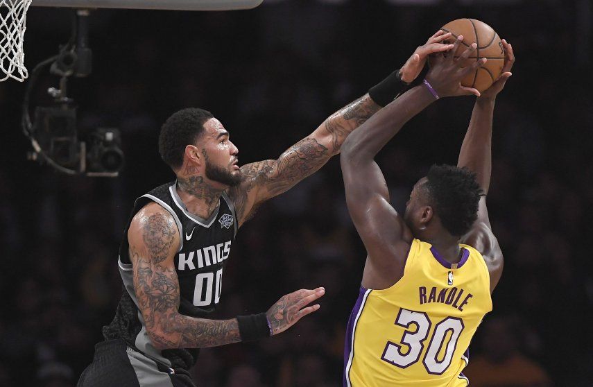 Doble-dobles de Randle, Ball guían a Lakers ante Kings