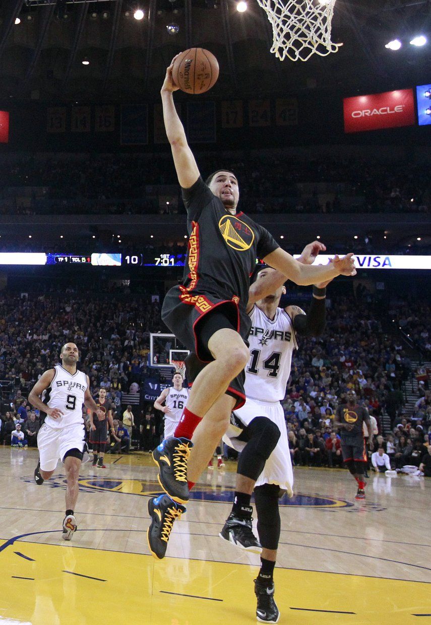 Curry y Thompson lideran el triunfo de Warriors sobre Spurs