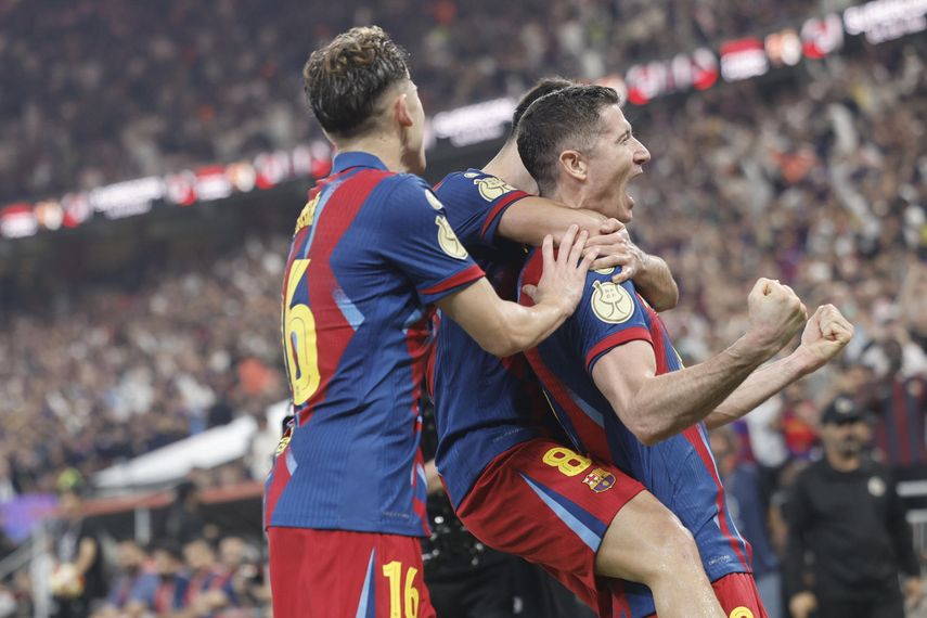 El FC Barcelona le gana al Real Madrid y se queda con la Supercopa de España