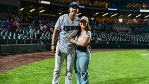 Pelotero panameño Juan Diego Crisp le propone matrimonio a su pareja en el TD Bank Ballpark