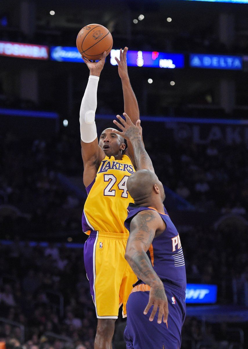 Suns ganan a Lakers 112-106 pese a los 39 de Kobe