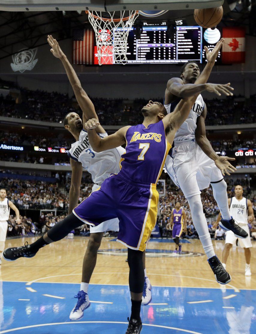 Nowitzki y los Mavericks aplastan a los Lakers