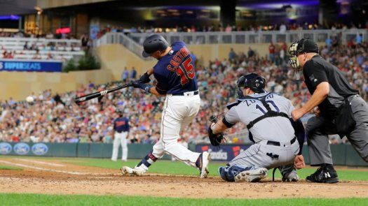 Jonrones latinos dan el triunfo a los Padres mientras los Yankees siguen a paso de récord