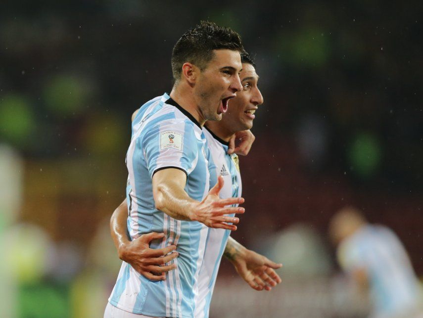 Argentina sufre y empata 2-2 ante Venezuela