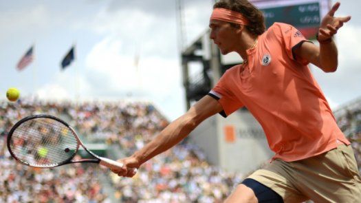 Zverev llega a cuartos en París con otra remontada en cinco sets
