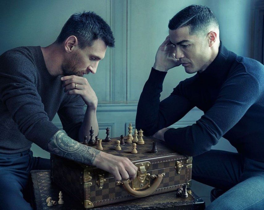 HISTÓRICO. Lionel Messi y Cristiano Ronaldo posan para Louis Vuitton