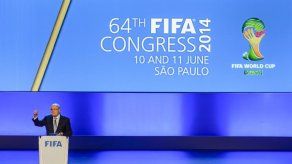 Blatter: El fútbol es un gran negocio con oportunidades y controversias