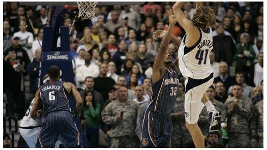 NBA: Mavericks 98, Bobcats 97; Nowitzki decide en tiempo extra