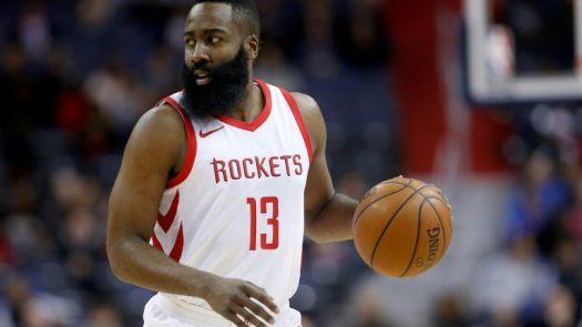James Harden sigue como líder anotador de la NBA