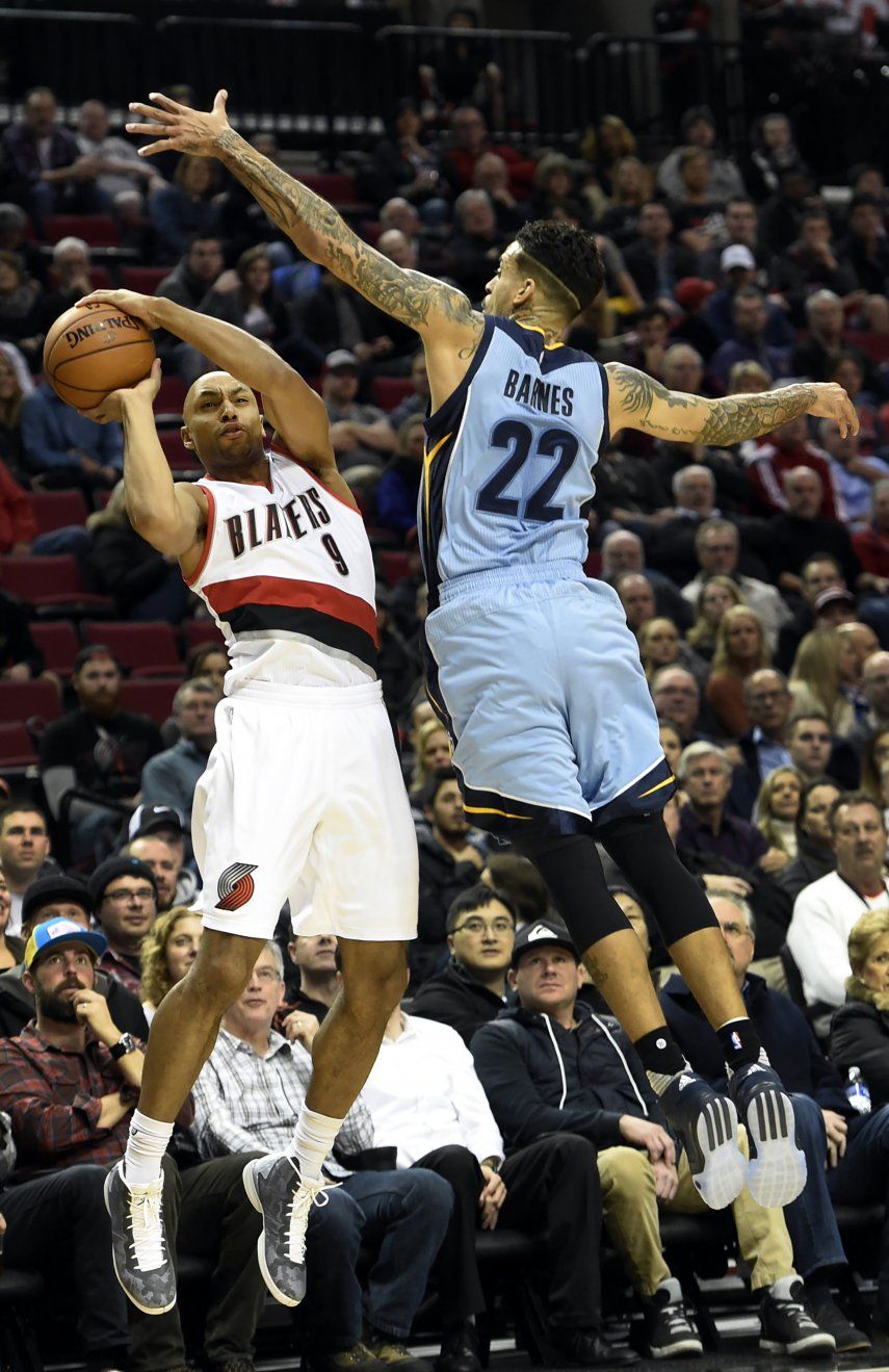 Randolph lidera a Grizzlies en victoria sobre Trail Blazers