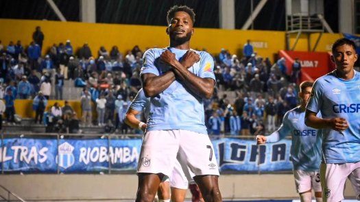 José Fajardo rompe las redes en goleada de la U Católica ante Macará