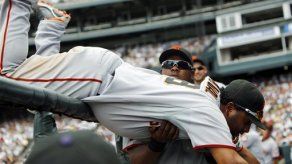 Sandoval de Gigantes abandona partido por contractura