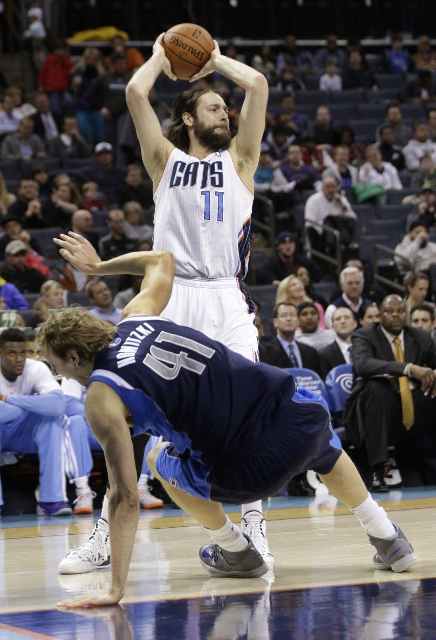 En inusual victoria, los Bobcats arrollan a Dallas