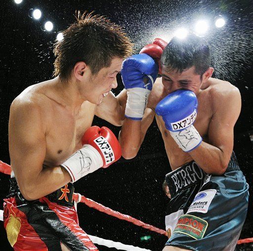 Hasegawa vence al mexicano Burgos por el tí­tulo pluma del CMB