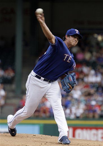 Mendoza se redime con Rangers en victoria sobre Medias Blancas